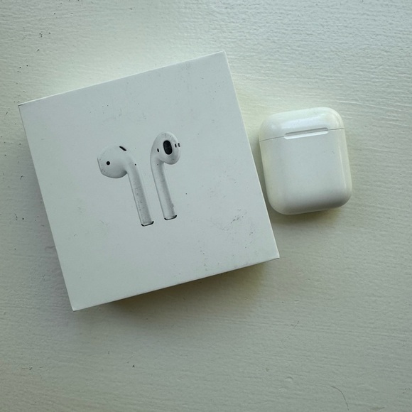Apple AirPods - Picture 7 of 7